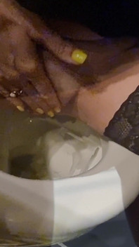 Compilation di pisciate. Pioggia dorata. Dominazione femminile Piscio. Ep 812