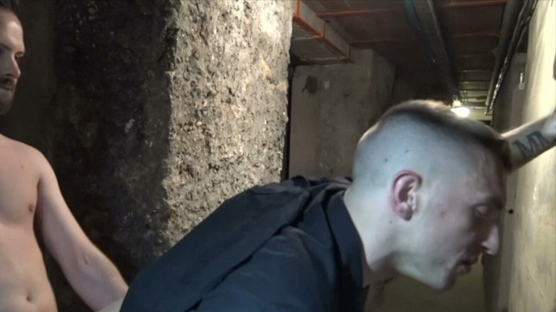 Raw Spain fuck club: Scopano una grotta del sole gay Dan
