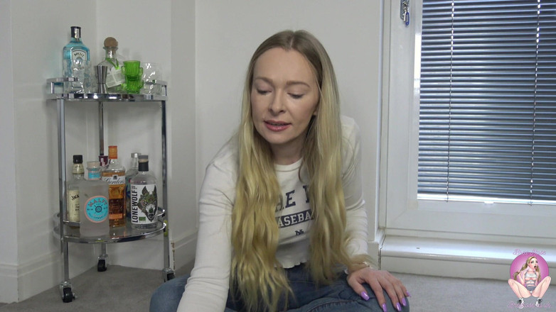 Brea Rose: Youtuber Bubble Butt