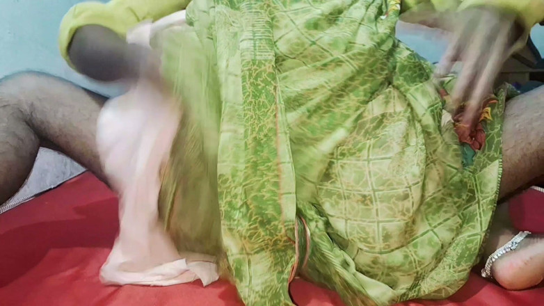 Rakesh: La casalinga desi rani bhabhi viene scopata
