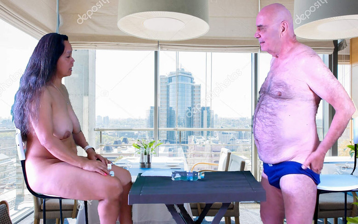 ADAMANDEVE: 가라바와 올프와 함께하는 레스토랑에서의 핫한 스트립 게임