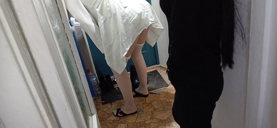 Lesbian-illusion: Я зловила свого лікаря за мастурбацією і допомогла йому кінчити