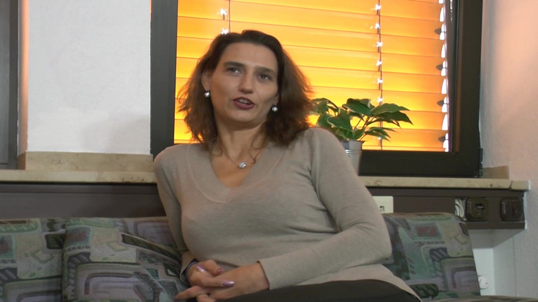 Deutsche Frauen: MILF Jerman yang luar biasa melancap dalam aksi solo