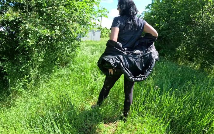 MilfyCalla: Un caldo pompino all'aperto e gioco con la sborra con...