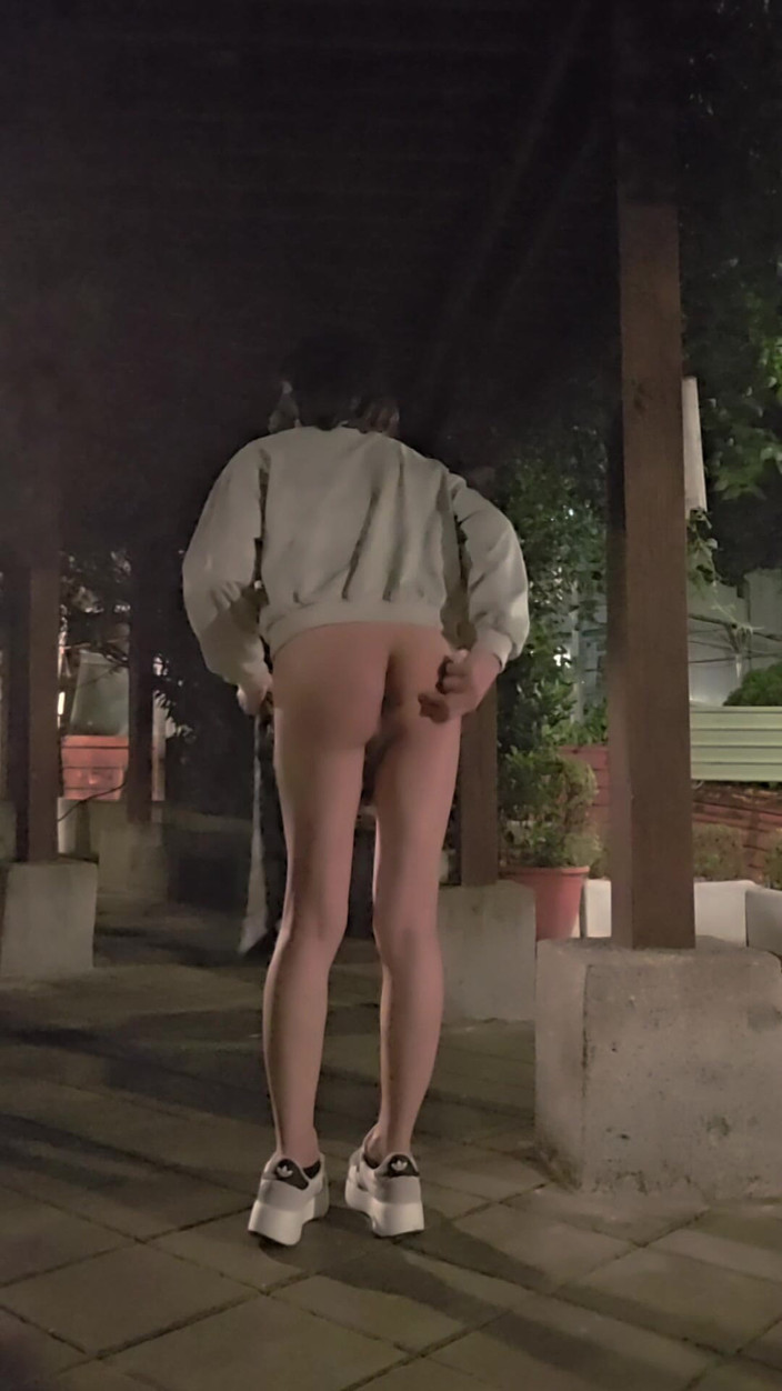 Taiwancdgirl: 射精在我的内裤上，然后穿上沾满精液的内裤