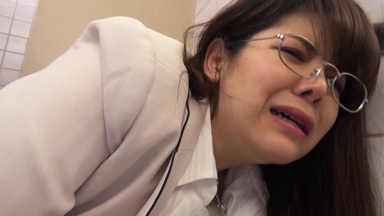 Caribbeancom: Japans nerdy meisje pijpt pik en slikt sperma in het...