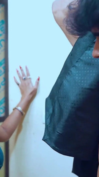 Bhabhi super seksi panas menangkap abang iparnya bersendirian di dalam bilik