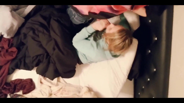 Mya Lane: Jag sugade kuk på morgonen och knullade i soffan innan...