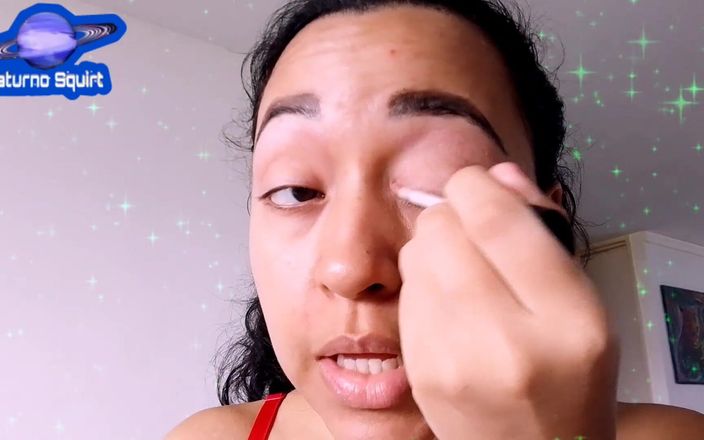 Saturno Squirt: Tutorial make up di mana dia melakukan JOI untuk mengajarimu...