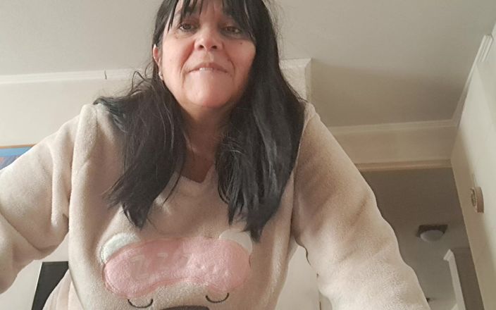 Mommy big hairy pussy: Dando una dosis de sexo a hijastro