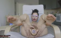 Solo di kursi dengan dildo kayu McVikings.