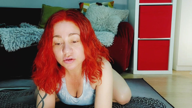 Ella Kross: Nohy JOi, právě jsem se vrátil po tréninku v tělocvičně 