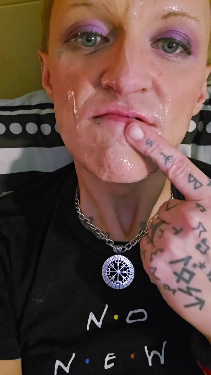 Lynn Kaotik: Fată trans perversă și fină care se joacă cu spermă, propria...
