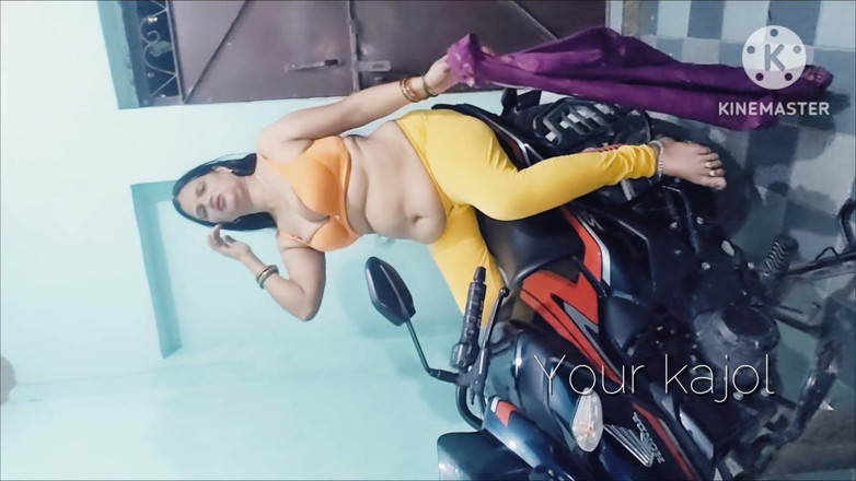 Lustykajolbhabhi: La madrastra sexy de Bhabhi follada en bicicleta