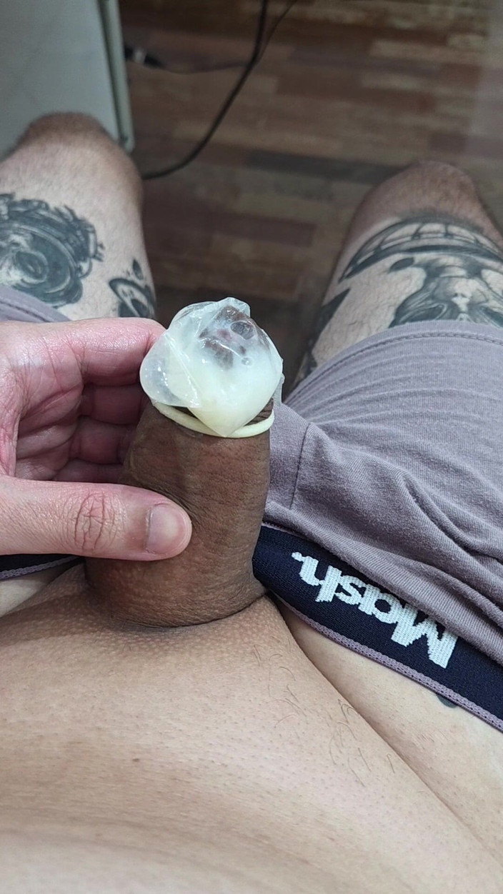 Lkdick8: Le préservatif s’est déchiré mais j’ai quand même joui dessus