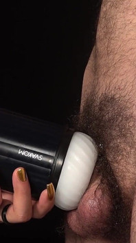 Questo è un ottimo giocattolo per uomini, simulare un pompino. Un cazzo duro, venoso e splendente. Xattlalust