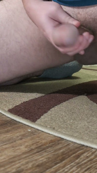 Intensive kniende handjob-kleidung, die überall geworfen wird