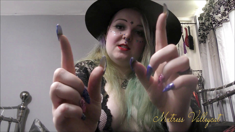 Mxtress Valleycat: Kouzlo zmenšování penisu
