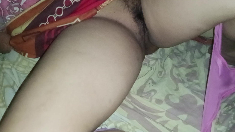 Citra: Mă amestecam în camera mamei mele vitrege în timp ce mă uitam...