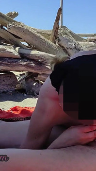Risicovolle pijpbeurt op het Canarische strand betrapt met een intens orgasme deel 2 - Misscreamy