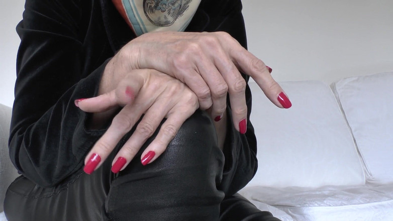 Lady Victoria Valente: Uñas rojas clásicas, Lady Victoria Valente