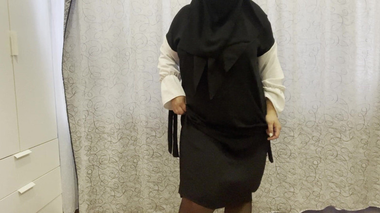 Lux Eva: Marokkaanse stiefzus in panty zonder slipje