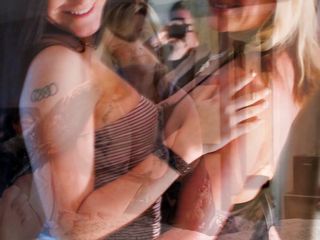 PSFILM: Bellezas lesbianas amateur besándose y montando un cinturón rosa