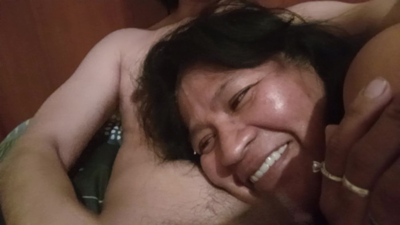 Moo DBOXXX: मेरी सास इतनी जोरदार सेक्स करते हुए थक गई है, उसके पति को नहीं पता