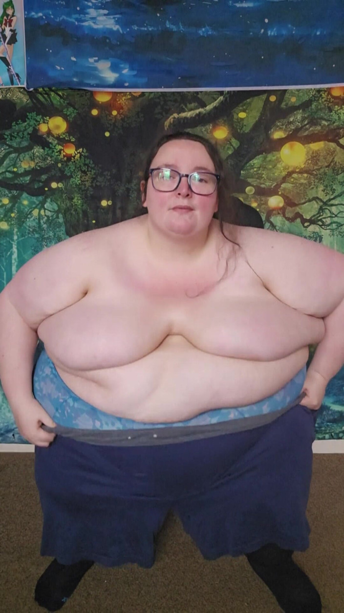 SSBBWLadyBrads: SSBBW zakłada ubrania po ciele prysznica