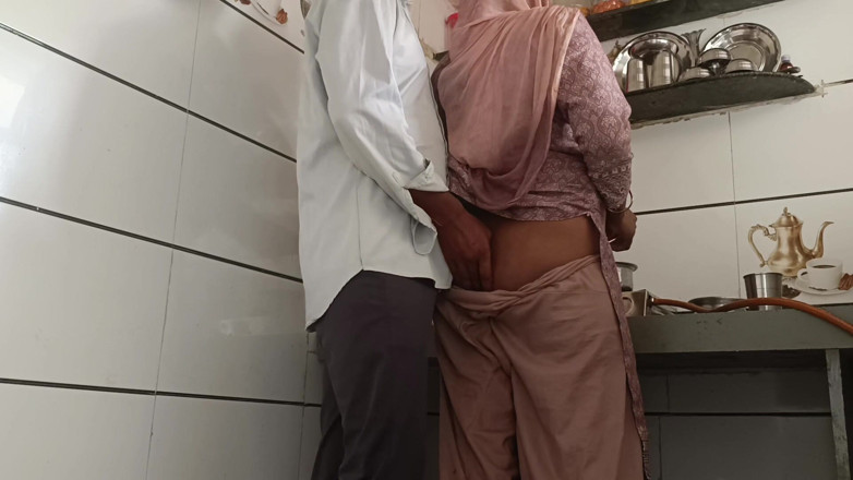 Bhabhi UP: Zabawa z Bhabhi Ji w kuchni