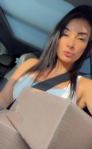 Emanuelly Raquel: Tajemná prodaná krabička