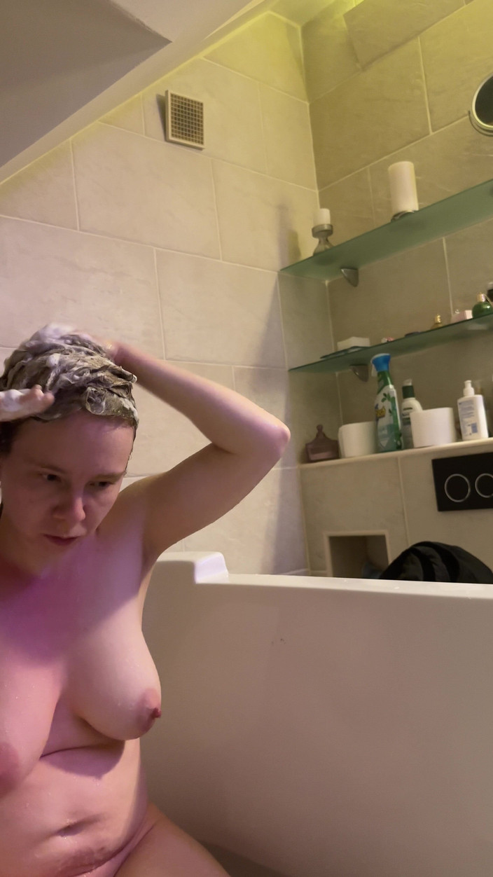 SweetLucy96: 큰 가슴과 단단한 유두