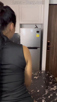 เมียเงี่ยนไม่ใส่กางเกงในใต้เดรส - สามีเย็ดทุกช่องและแตกคาปาก