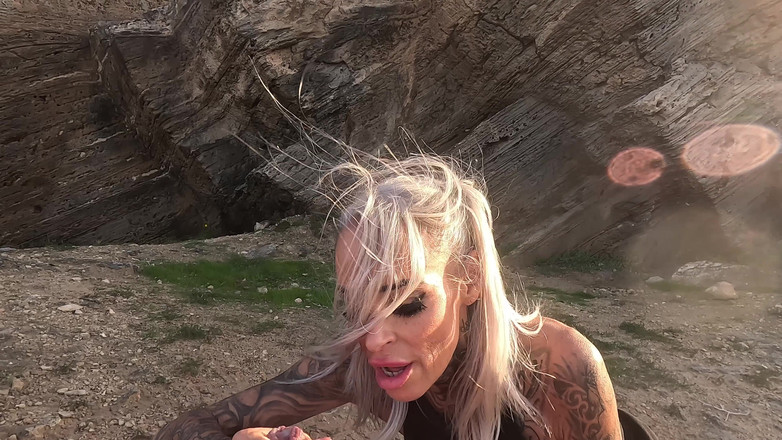 German amateur - 100% German hardcore videos: Wytatuowana MILF uwielbia jebanie na zewnątrz