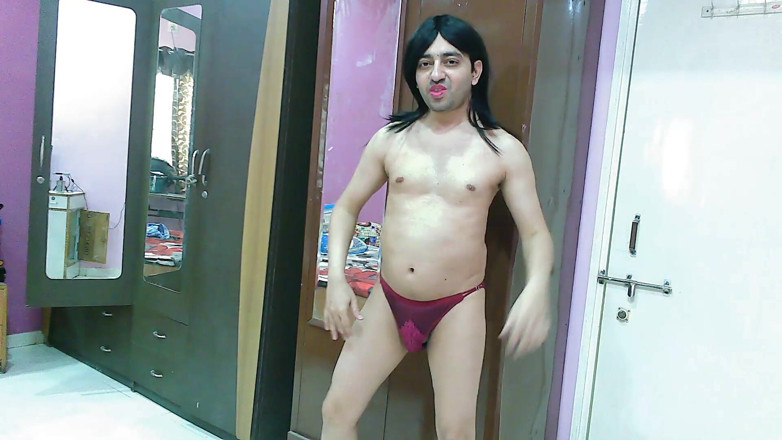 Cute & Nude Crossdresser: สาวน้อยซิสซี่ข้ามเพศเฟมบอยในเซ็ตบราผ้าลูกไม้กับกางเกงใน