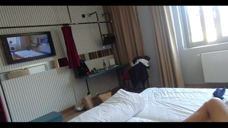 Boy jerking off: Garoto se masturbando