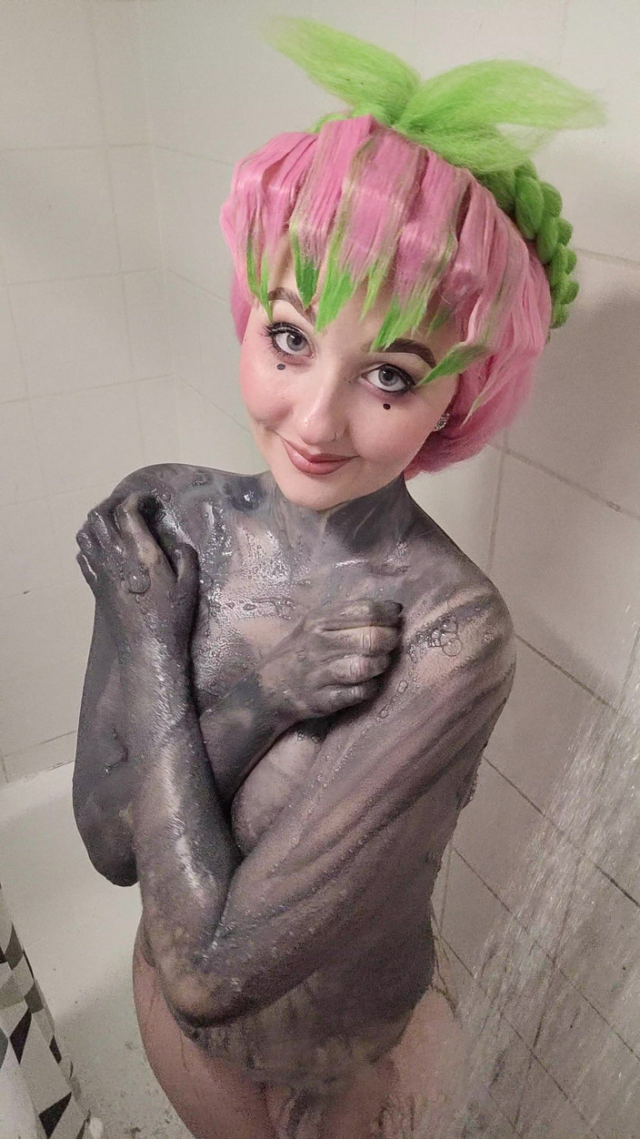 Em Yang: Usuwanie prysznica Bodypaint Mitsuri z zabawą w sutki