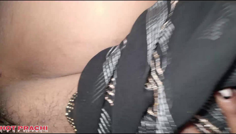 Hot prachi: デシ村の継母がショッピングモールに行く準備ができているが、継母の部屋に入る。セックスはほとんどない xxx