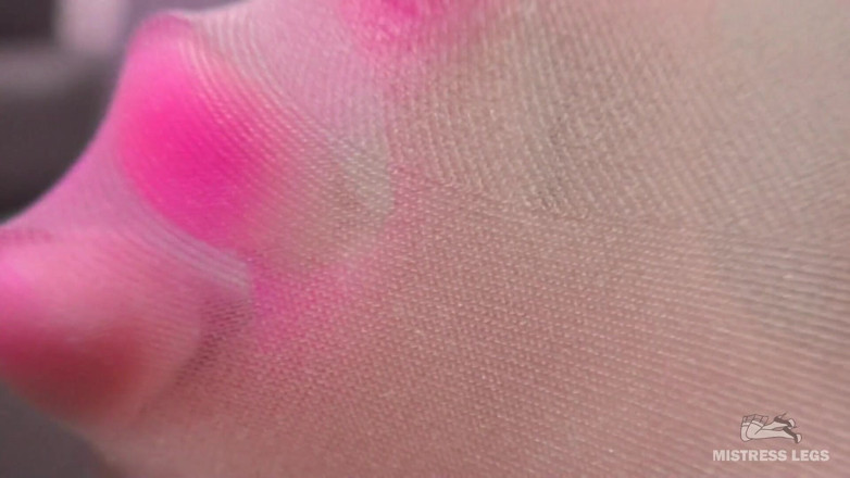 Mistress Legs: Nejrozezřenější nohy a prsty na nohou v čirých nahých punčochách