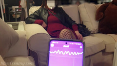 Miss Creamy: 商场里的远程振动器我用lovense lush 4k控制老师的阴户