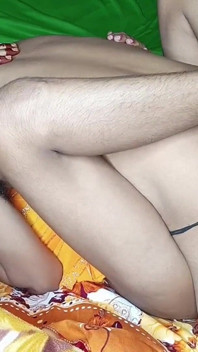 Když 7palcová dračí Kodam vstoupila do malé nory její švagrové, začala křičet, sex s dračím kondomem