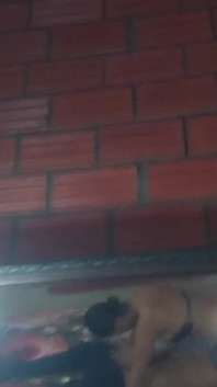 Asli ngentot sama tetanggaku waktu semua orang lagi di pesta suaminya, kami hampir kepergok