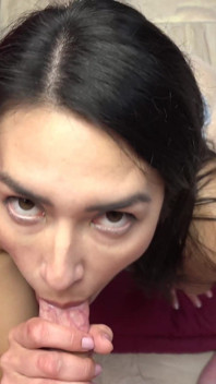 Logan Isabel Love'ın Asyalı amcığının içine boşalıyor