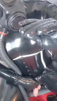 Latex negru și mască nouă de gaz