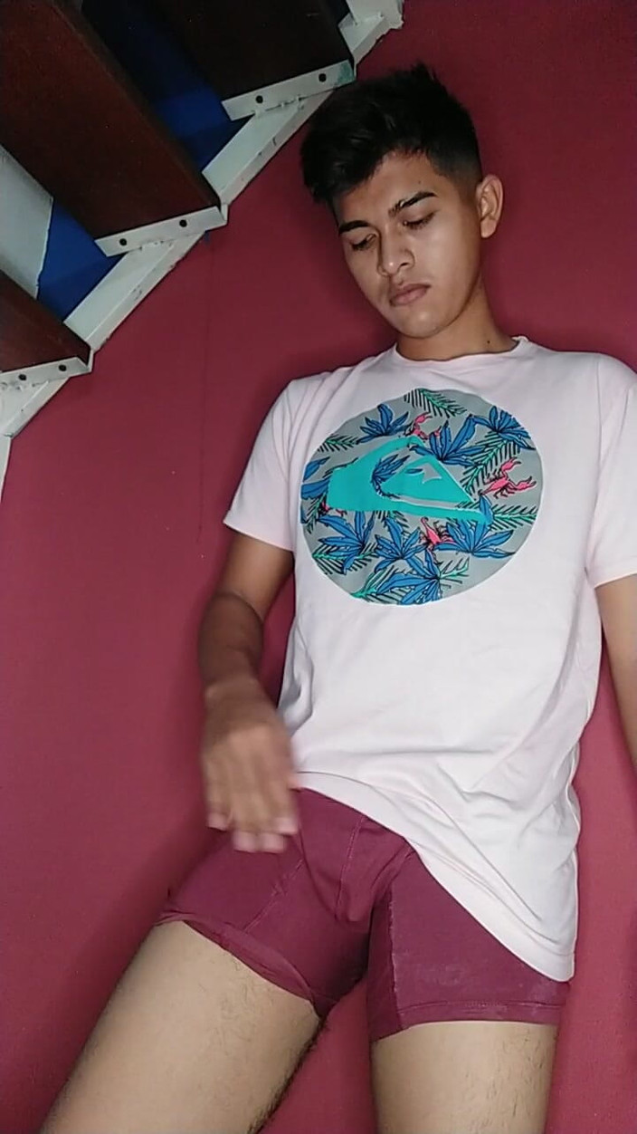 Viral boys: Alan Tokers se masturba em Dawn