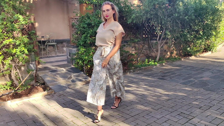 Goddess Lena: Bahçemde bana hayran ol