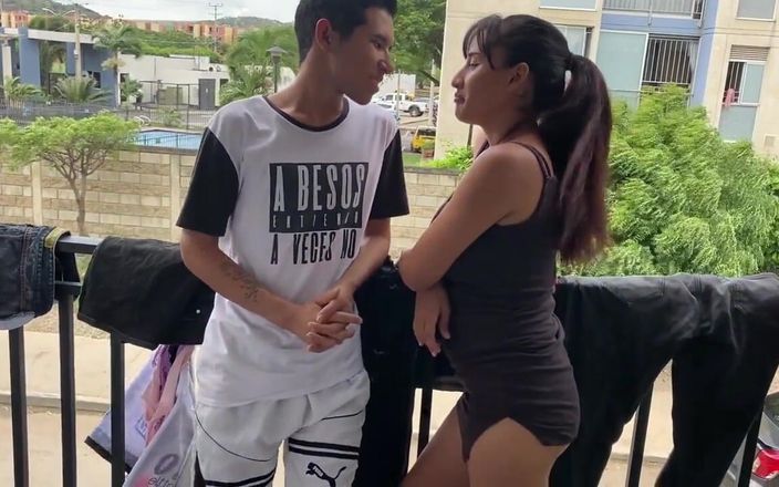 ANDREINA: 어린 의붓여친에게 우유를 주고 사랑해