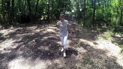 Love 2 Piss: Intentos de pis en el bosque