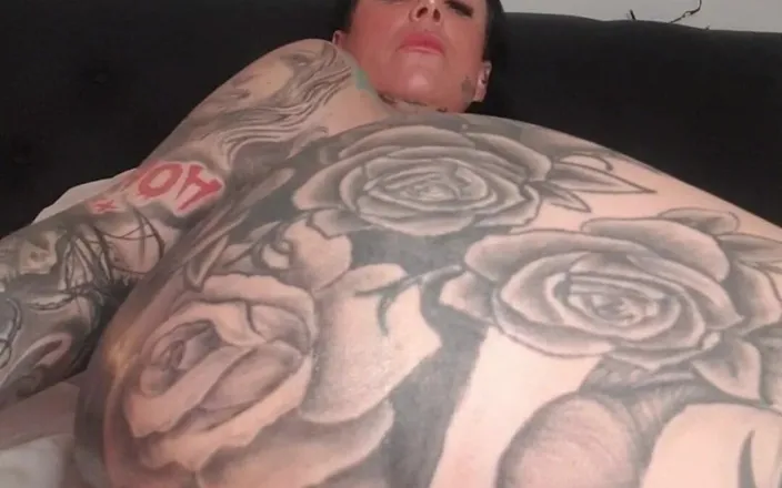 Lindas_secrets: Hot MILF Take It in the Ass!!