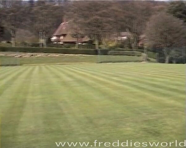 Freddies World: Hete netbalspeler neemt lul